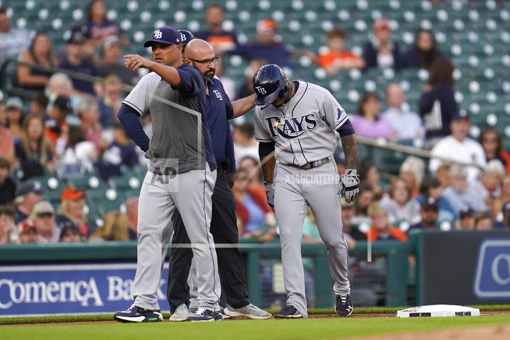 Paul Sancya Tampa Bay Rays manager Kevin Cash, from left, signals for a pinch runner as team trainer Joe Benge helps Wander Franco to the dugout from third base against the Detroit Tigers in the first inning of a baseball game in Detroit, Friday, Sept. 10, 2021. (AP Photo/Paul Sancya)