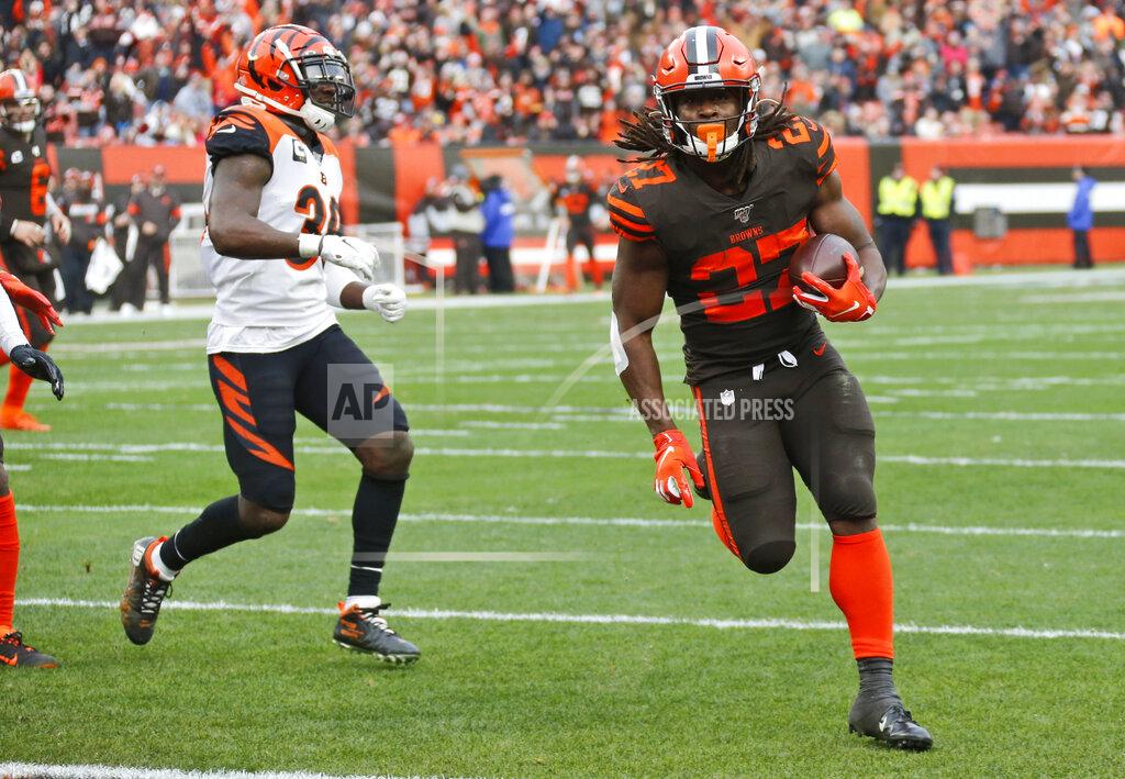 Ron Schwane Cleveland Browns running back Kareem Hunt, right, scores a 3-yard touchdown during the second half of an NFL football game against the Cincinnati Bengals, Sunday, Dec. 8, 2019, in Cleveland. The Browns won 27-19. (AP Photo/Ron Schwane)