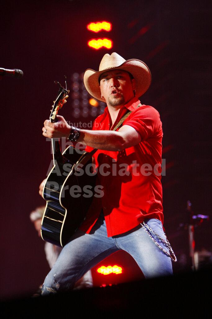 Liz & Scotty's Poddy: Episode 51 - "A Visit With Jason Aldean"