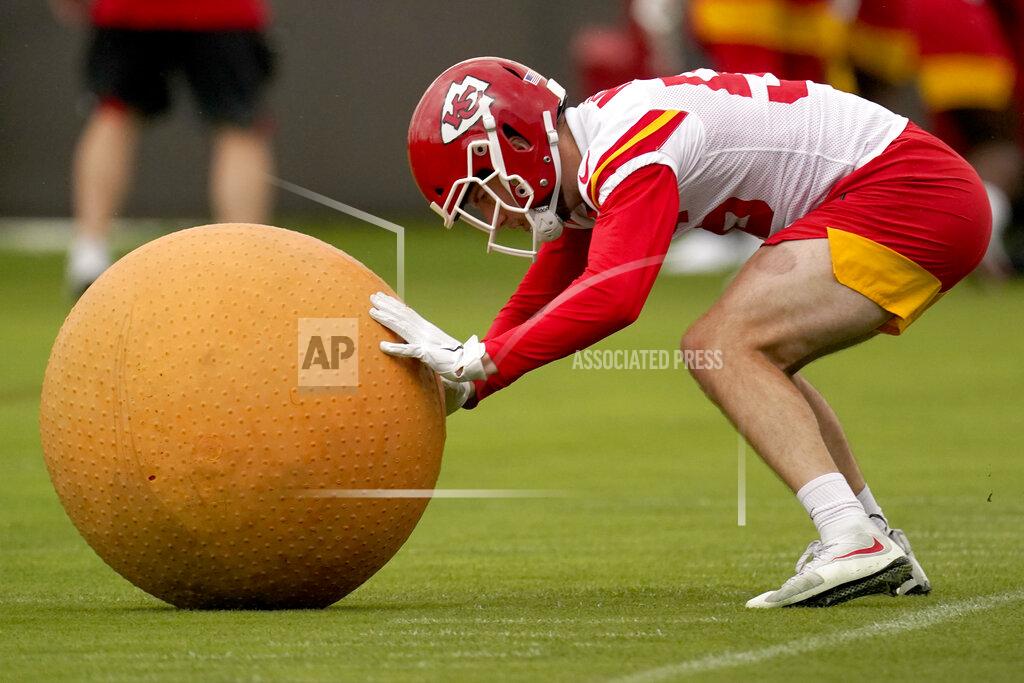 Charlie Riedel Kansas City Chiefs linebacker Ben Niemann participates in a drill during the NFL football team's organized team activities Thursday, May 27, 2021, in Kansas City, Mo. (AP Photo/Charlie Riedel)