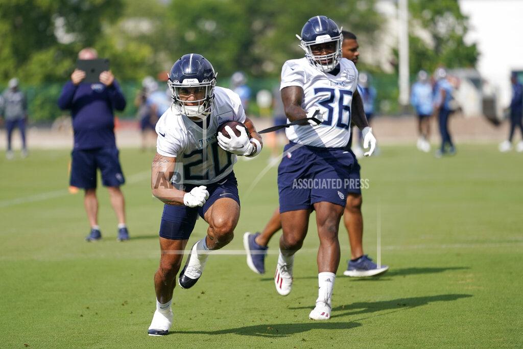 Mark Humphrey Tennessee Titans running backs Jordan Wilkins (20) and Julius Chestnut (36) take part in a drill at the NFL football team's practice facility Tuesday, June 7, 2022, in Nashville, Tenn. (AP Photo/Mark Humphrey)