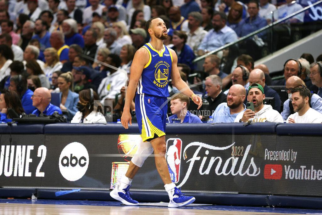 Scott Strazzante Golden State Warriors' Stephen Curry walks off court during the second half of Game 4 of the NBA basketball playoffs Western Conference finals against The Dallas Mavericks, Tuesday, May 24, 2022, in Dallas. (Scott Strazzante/San Francisco Chronicle via AP)