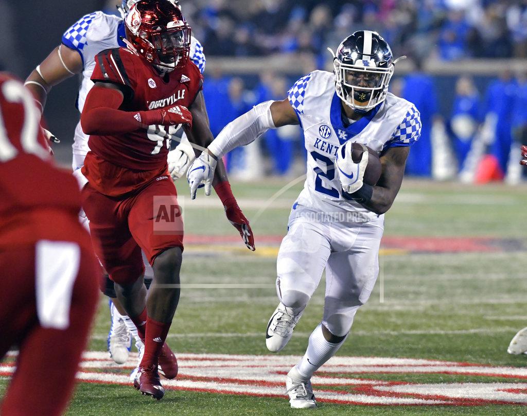 Timothy D. Easley Kentucky running back Benny Snell Jr. (26) runs through an opening in the Louisville defensive line during the first half of an NCAA college football game in Louisville, Ky., Saturday, Nov. 24, 2018. (AP Photo/Timothy D. Easley)