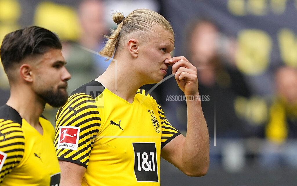 Martin Meissner Dortmund's Erling Haaland, right, reacts disappointed in front of their supporters after losing the German Bundesliga soccer match between Borussia Dortmund and VfL Bochum in Dortmund, Germany, Saturday, April 30, 2022. (AP Photo/Martin Meissner)