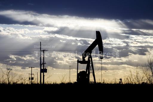 US oil production hits all-time high, conflicting with... - Vimarsana News