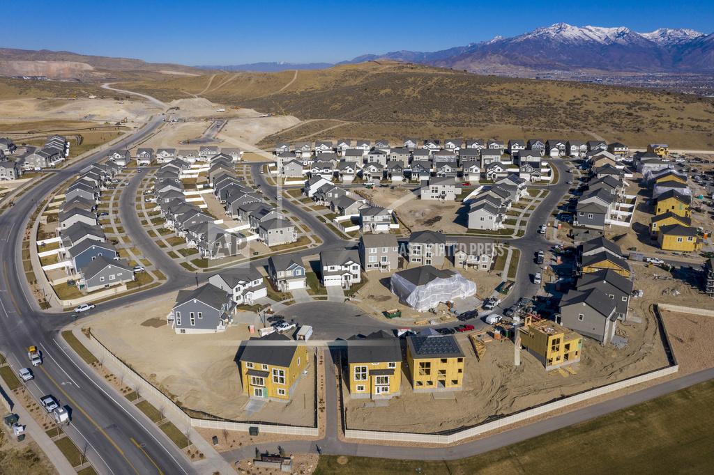 New home construction in Saratoga Springs on Thursday, Dec. 3, 2020. Utah’s population swelled by an estimated 52,820 people — equivalent to adding a city the size of Herriman — during the fiscal year that ended July 1, 2020, as a years-long economic boom ended and the pandemic and its recession began. (Rick Egan/The Salt Lake Tribune via AP)