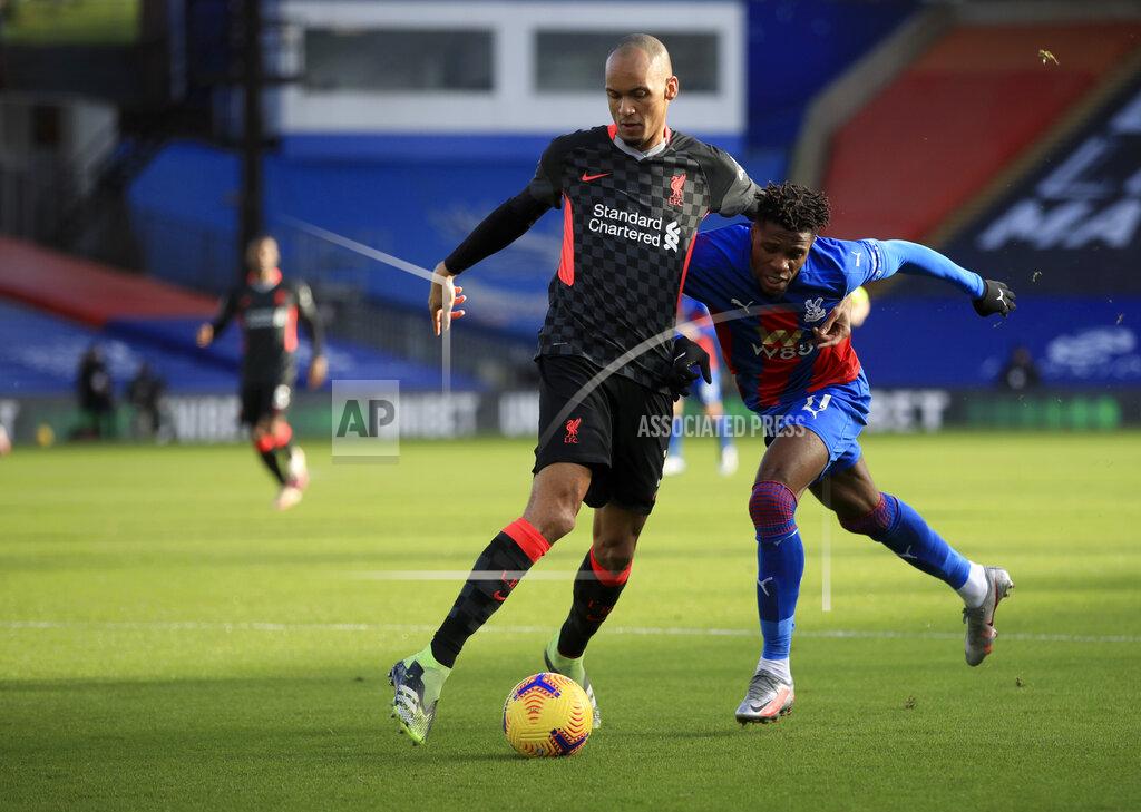 Adam Davy Liverpool's Fabinho, left, duels for the ball with Crystal Palace's Wilfried Zaha during the English Premier League soccer match between Crystal Palace and Liverpool at Selhurst Park stadium in London, Saturday, Dec. 19, 2020. (Adam Davy/Pool via AP)