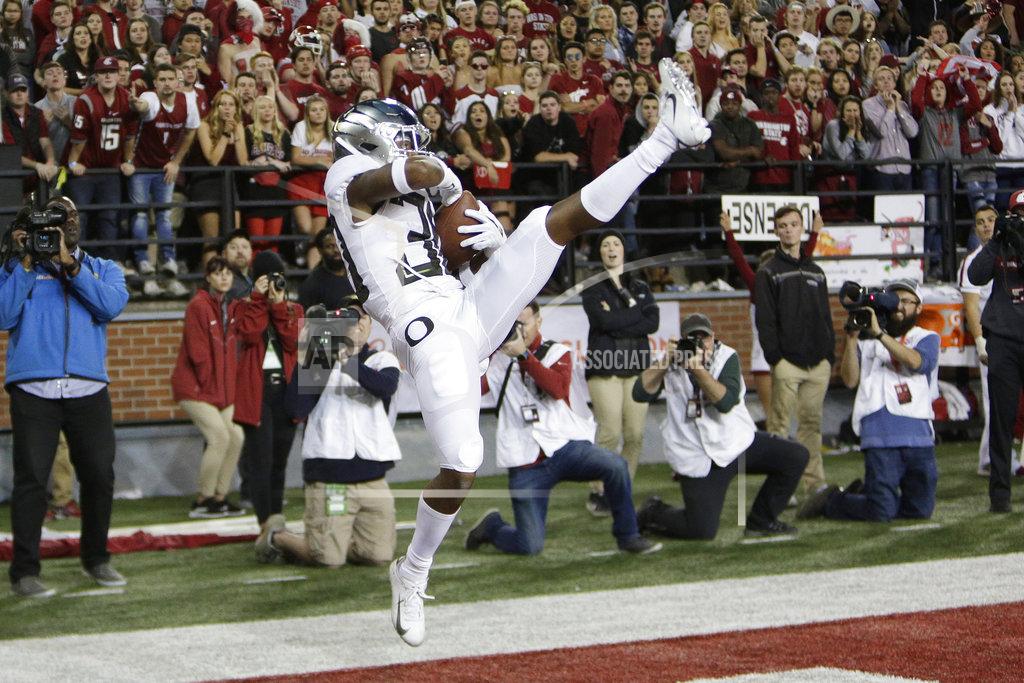 Young Kwak Oregon wide receiver Jaylon Redd catches a pass for a touchdown during the second half of an NCAA college football game against Washington State in Pullman, Wash., Saturday, Oct. 20, 2018. Washington State won 34-20. (AP Photo/Young Kwak)