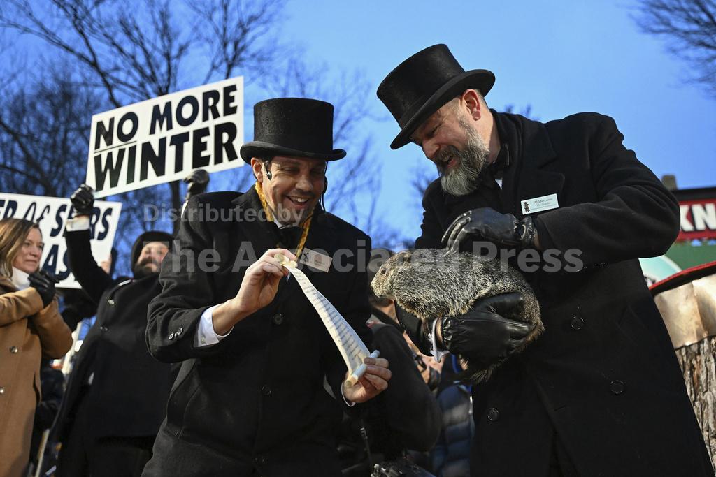 Punxsutawney Phil predicts an early spring at Groundhog Day festivities ...
