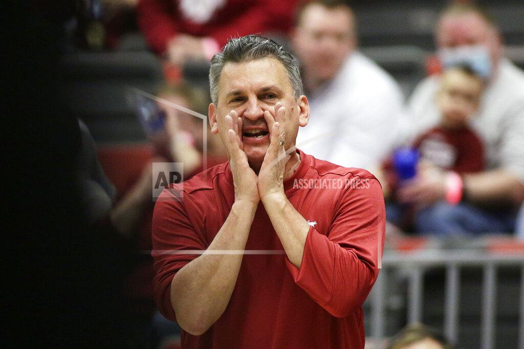 Young Kwak Washington State head coach Kyle Smith directs his team during the second half of an NCAA college basketball game against Oregon, Saturday, March 5, 2022, in Pullman, Wash. Washington State won 94-74. (AP Photo/Young Kwak)