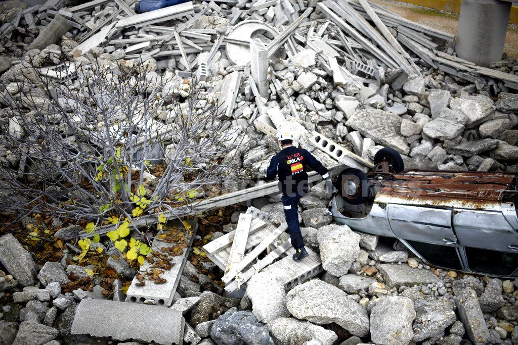 Earthquake Drill Buy Photos AP Images DetailView
