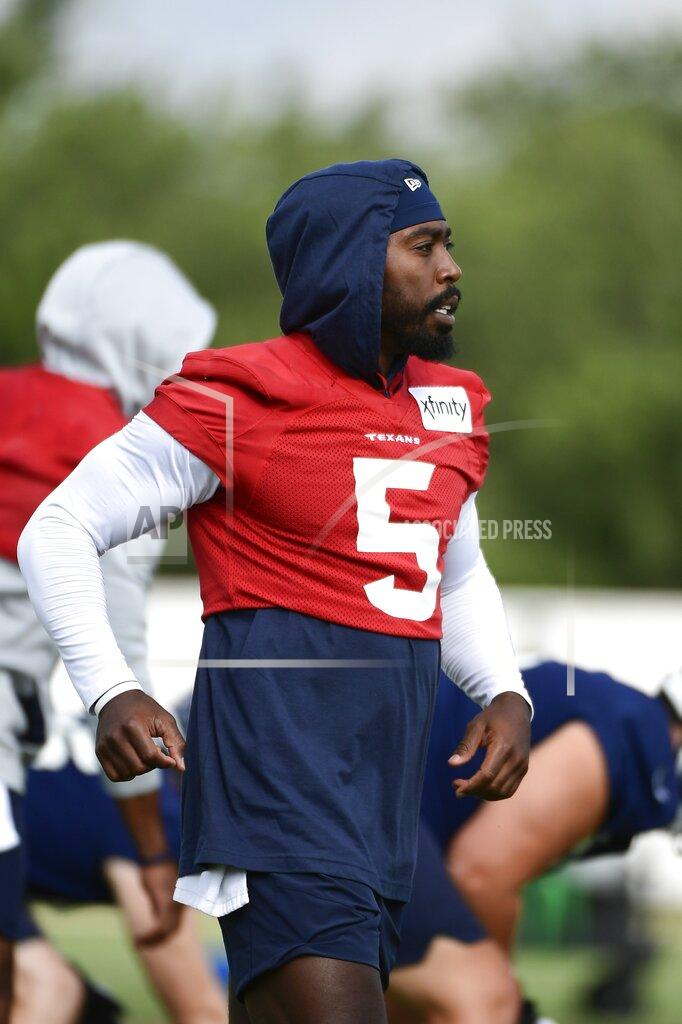 Justin Rex Texans quarterback Tyrod Taylor (5) works out with the team during NFL football practice Thursday, July 29, 2021, in Houston. (AP Photo/Justin Rex)