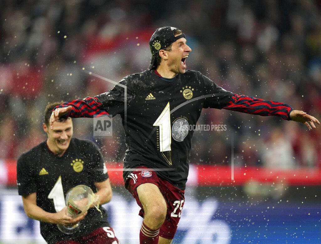 Matthias Schrader Bayern's Thomas Mueller, right, and Bayern's Benjamin Pavard celebrate at the end of the German Bundesliga soccer match between Bayern Munich and Borussia Dortmund, at the Allianz Arena, in Munich, Germany, Saturday, April 23, 2022. (AP Photo/Matthias Schrader)