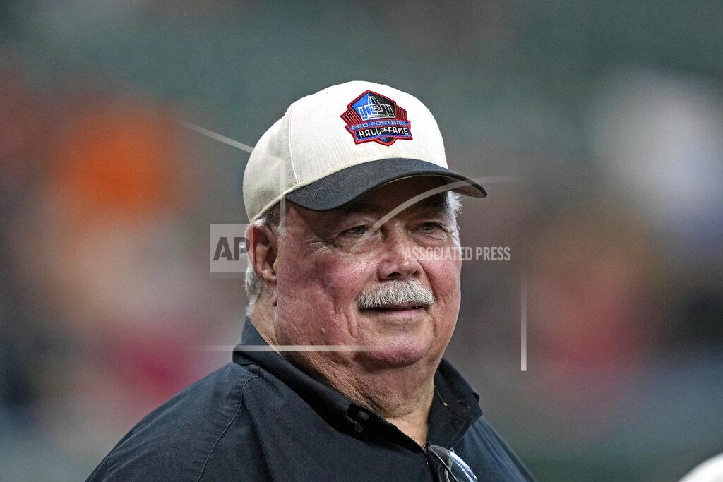 David J. Phillip Legendary retired Houston Chronicle sportswriter John McClain waits to throw out a ceremonial first pitch before a baseball game between the Miami Marlins and Houston Astros, Sunday, June 12, 2022, in Houston. (AP Photo/David J. Phillip)