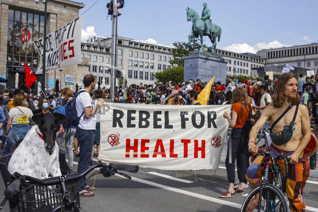 Olivier Matthys People, most of them wearing protective face masks, gather during a healthcare workers' protest in downtown Brussels, Saturday, May 29, 2021. Protesters gathered to defend the healthcare system services and demanded more workers, better work conditions and bigger budged. (AP Photo/Olivier Matthys)