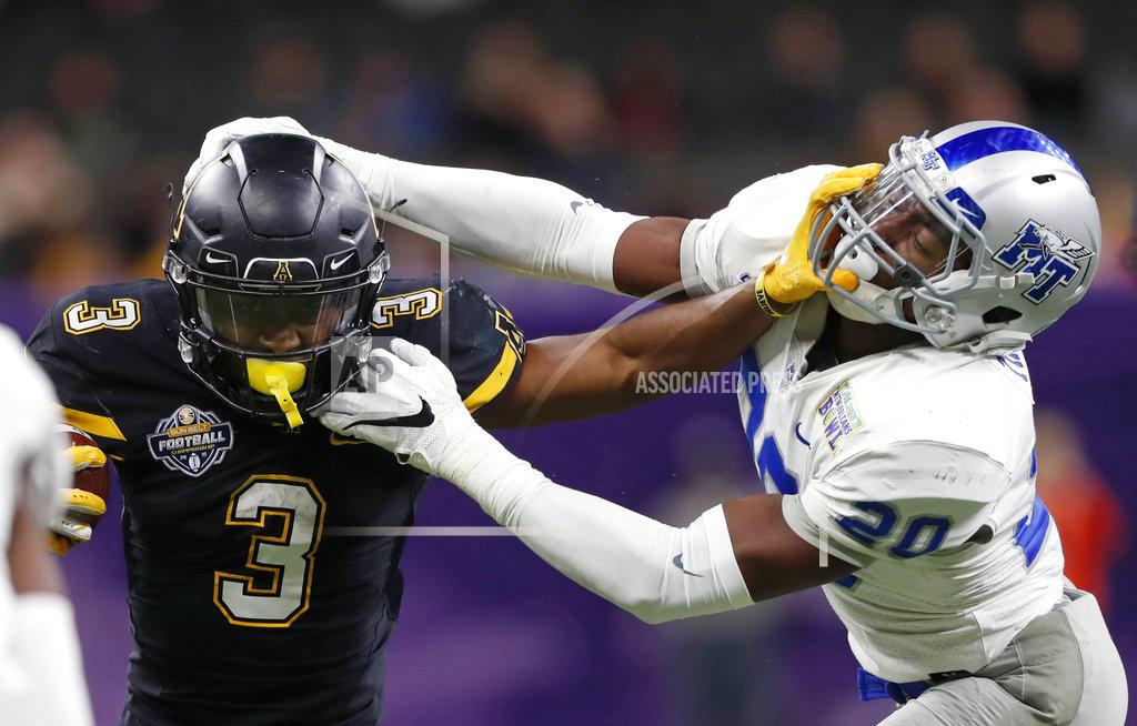 Gerald Herbert Middle Tennessee linebacker DQ Thomas (20) tries to tackle Appalachian State running back Darrynton Evans (3) on a a carry in the first half of the New Orleans Bowl NCAA college football game in New Orleans, Saturday, Dec. 15, 2018. (AP Photo/Gerald Herbert)