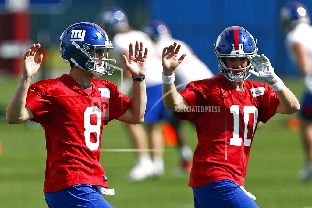 Adam Hunger New York Giants quarterbacks Eli Manning (10) and Daniel Jones (8) warm up during an NFL football practice Monday, May 20, 2019, in East Rutherford, N.J. (AP Photo/Adam Hunger)