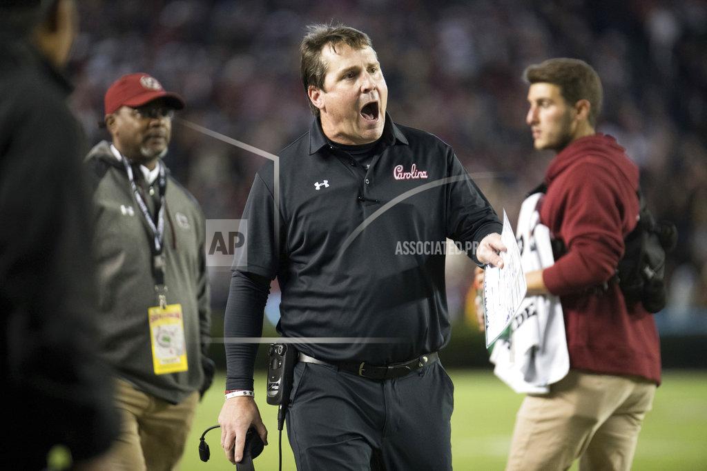 Sean Rayford South Carolina head coach Will Muschamp, center, shouts at an official during the second half of an NCAA college football game against Tennessee, Saturday, Oct. 27, 2018, in Columbia, S.C. (AP Photo/Sean Rayford)