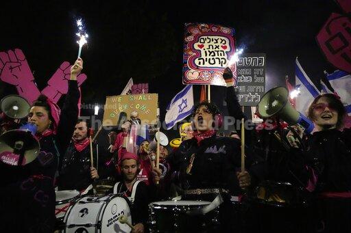 Mass protests in Israel as controversial overhauls adva... - Vimarsana News