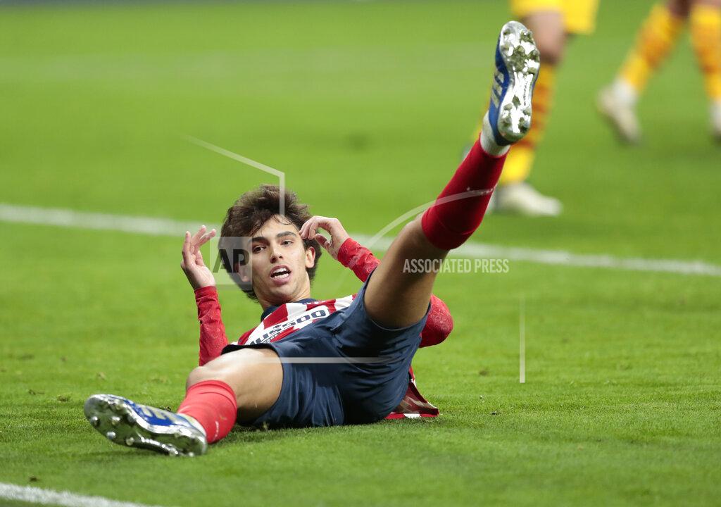 Bernat Armangue Atletico Madrid's Joao Felix reacts after missing a chance during the Spanish La Liga soccer match between Atletico Madrid and FC Barcelona at the Wanda Metropolitano stadium in Madrid, Spain, Saturday, Nov. 21, 2020. (AP Photo/Bernat Armangue)