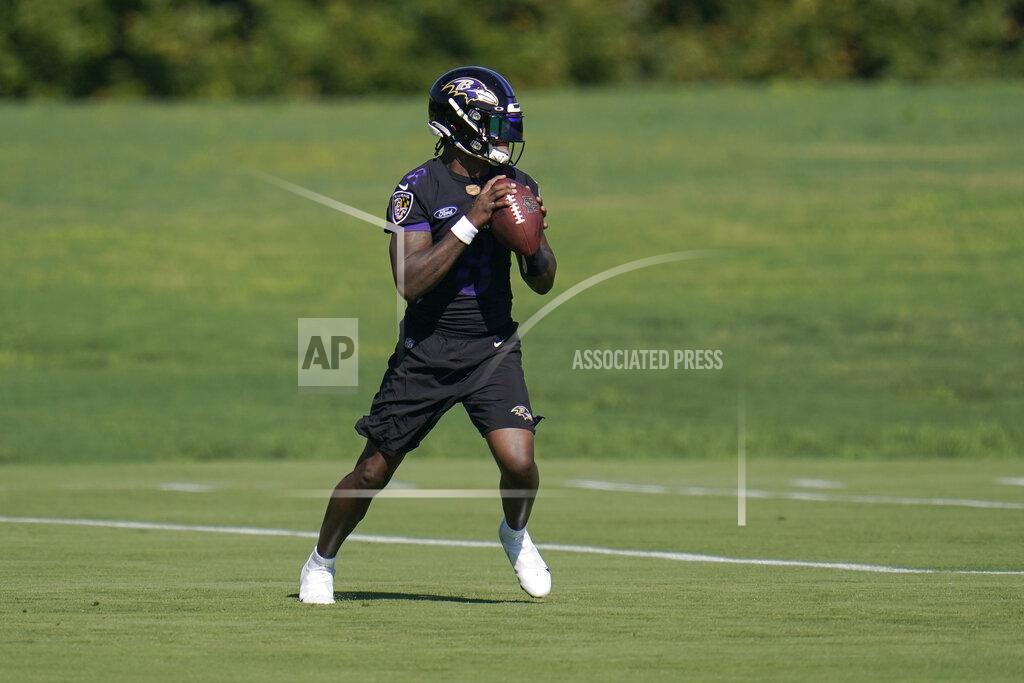 Julio Cortez Baltimore Ravens quarterback Lamar Jackson works out during the team's NFL football training, Tuesday, June 15, 2021, in Owings Mills, Md. (AP Photo/Julio Cortez)