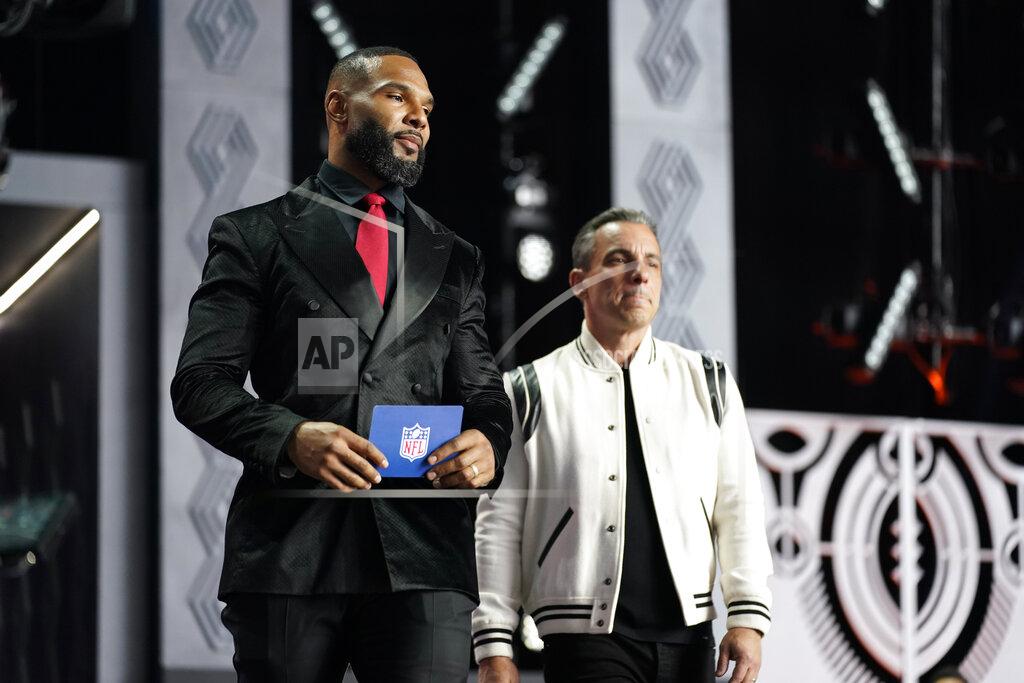 John Locher Matt Forte, left, and comedian Sean Sebastian Maniscalco announce Washington cornerback Kyler Gordon as the Chicago Bears pick during the second round of the NFL football draft Friday, April 29, 2022, in Las Vegas. (AP Photo/John Locher)