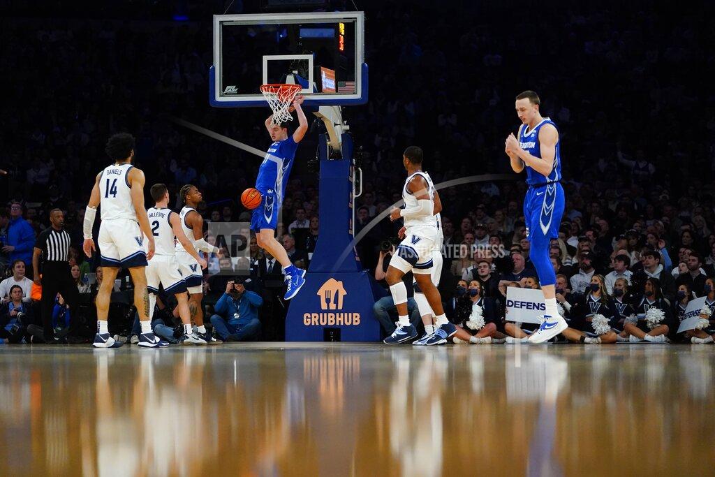 Frank Franklin Ii Creighton's Ryan Kalkbrenner (11) dunks in front of Villanova's Justin Moore, third from front left, Collin Gillespie (2) and Caleb Daniels (14) during the first half of an NCAA college basketball game in the final of the Big East conference tournament Saturday, March 12, 2022, in New York. (AP Photo/Frank Franklin II)