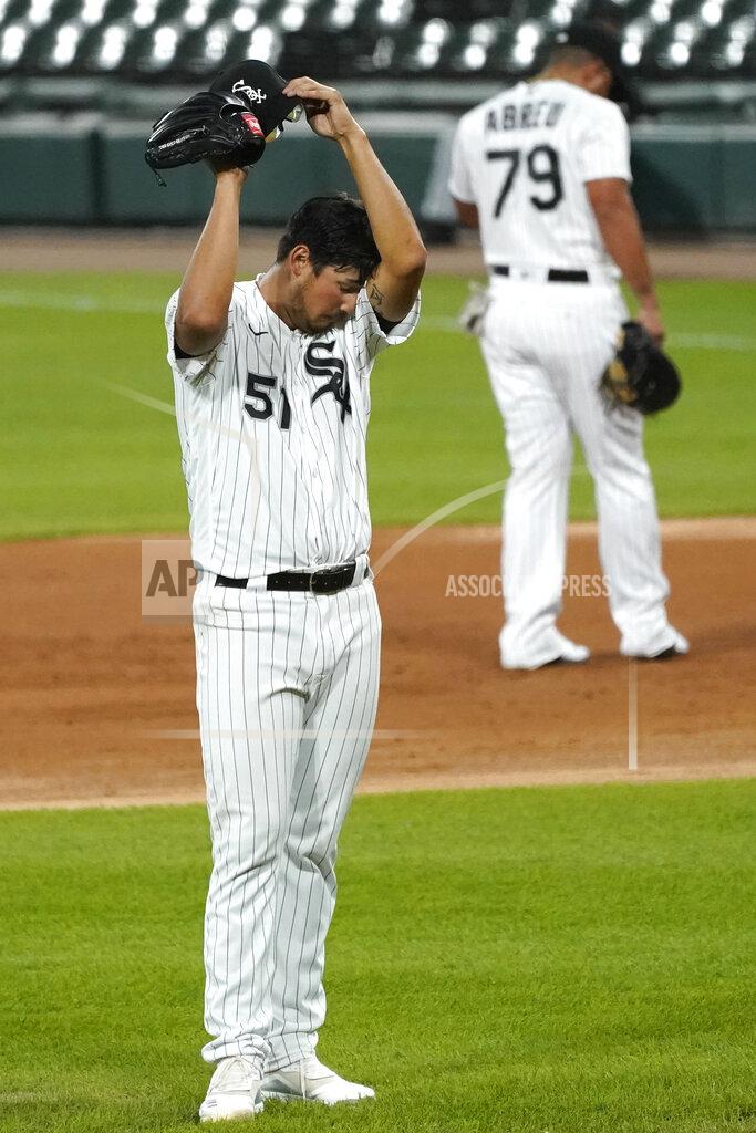 Nam Y. Huh Chicago White Sox starting pitcher Dane Dunning wipes his face during the fifth inning of a baseball game against the Detroit Tigers in Chicago, Wednesday, Aug. 19, 2020. (AP Photo/Nam Y. Huh)