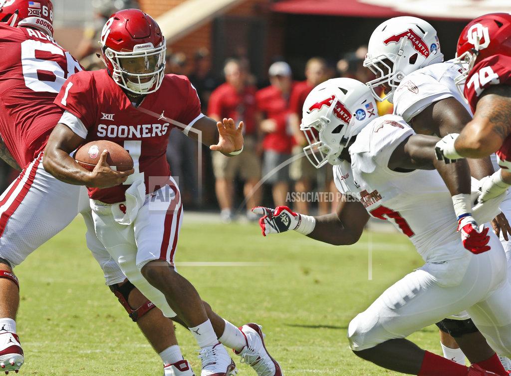 Sue Ogrocki Oklahoma quarterback Kyler Murray (1) scrambles as Florida Atlantic linebacker Rashad Smith (7) moves in at right in the first half of an NCAA college football game in Norman, Okla., Saturday, Sept. 1, 2018. (AP Photo/Sue Ogrocki)