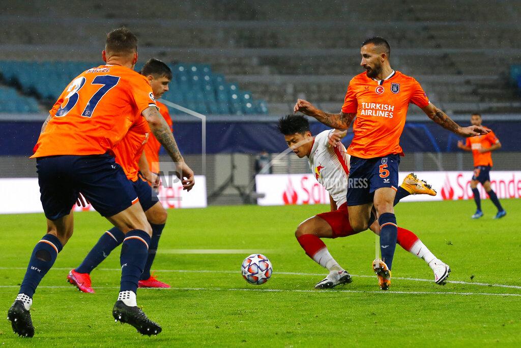 Markus Schreiber Leipzig's Hwang Hee-chan, centre right, falls during a Group H Champions League soccer match between RB Leipzig and Istanbul Basaksehir at the RB Arena in Leipzig, Germany, Tuesday Oct. 20, 2020. (AP Photo/Markus Schreiber)