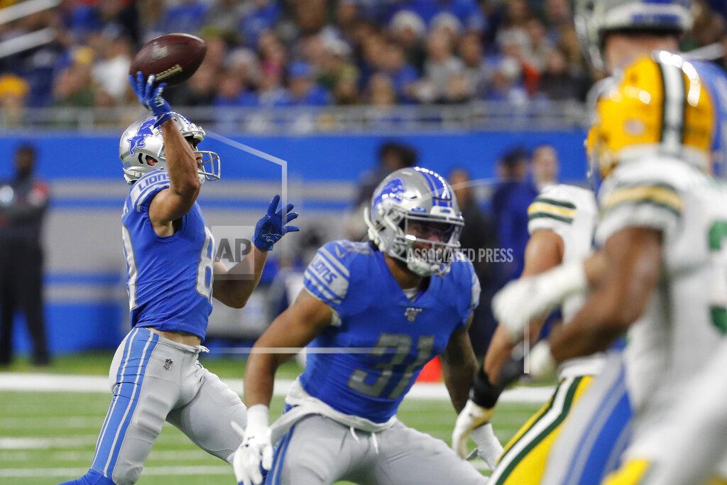Rick Osentoski Detroit Lions wide receiver Danny Amendola, left, throws a 19-yard touchdown pass to quarterback David Blough during the first half of an NFL football game against the Green Bay Packers, Sunday, Dec. 29, 2019, in Detroit. (AP Photo/Rick Osentoski)