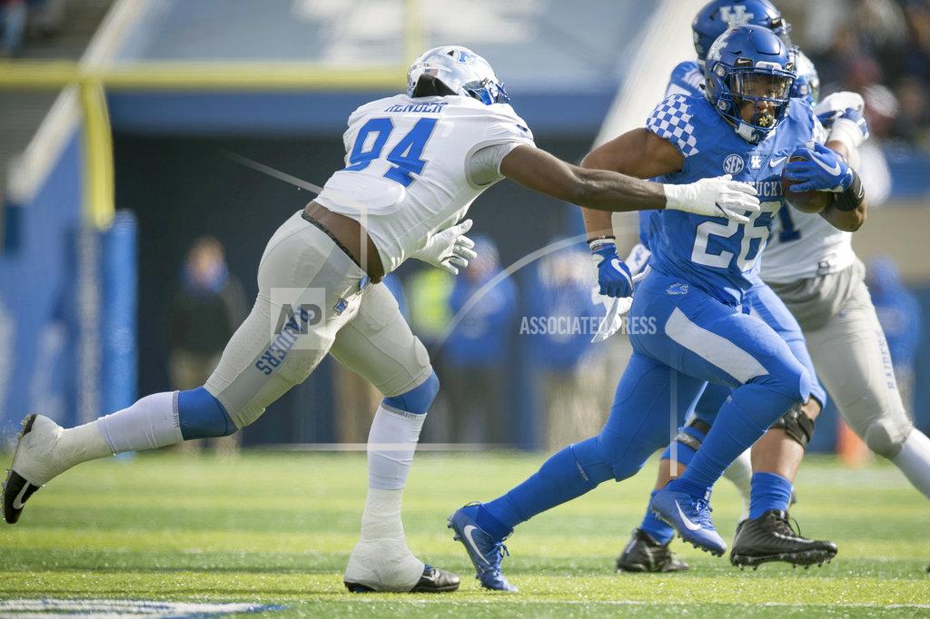 Bryan Woolston Kentucky running back Benny Snell Jr. (26) runs with the ball during the first half of an NCAA college football game against Middle Tennessee in Lexington, Ky., Saturday, Nov. 17, 2018. (AP Photo/Bryan Woolston)