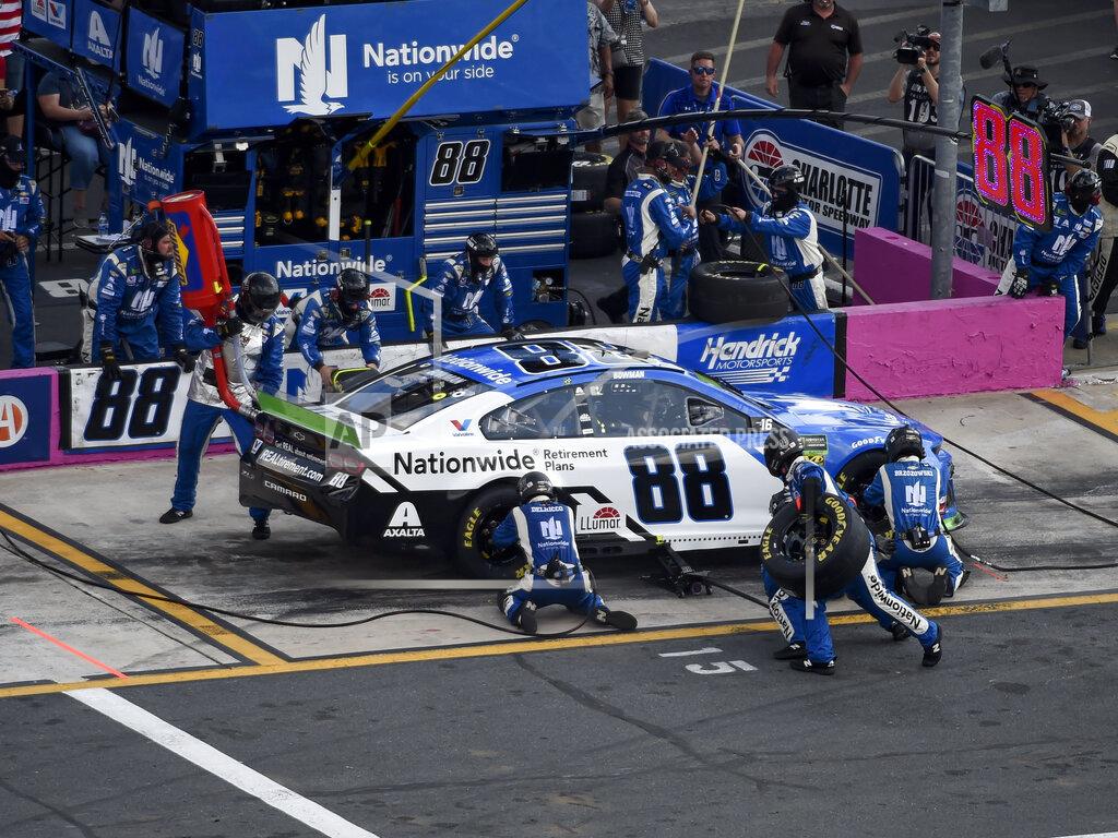 Mike Mccarn CORRECTS DAY TO SUNDAY Alex Bowman (88) makes a pit stop after damaging his tires on the first lap of a NASCAR Cup Series auto race at Charlotte Motor Speedway Sunday, Sept. 29, 2019 in Concord, N.C. (AP Photo/Mike McCarn)