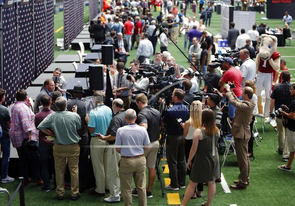 David Kent Reporters crowd around player and coach interview stations on the first day of Big 12 NCAA college football media days Monday, July 15, 2019, at AT&T Stadium in Arlington, Texas. (AP Photo/David Kent)