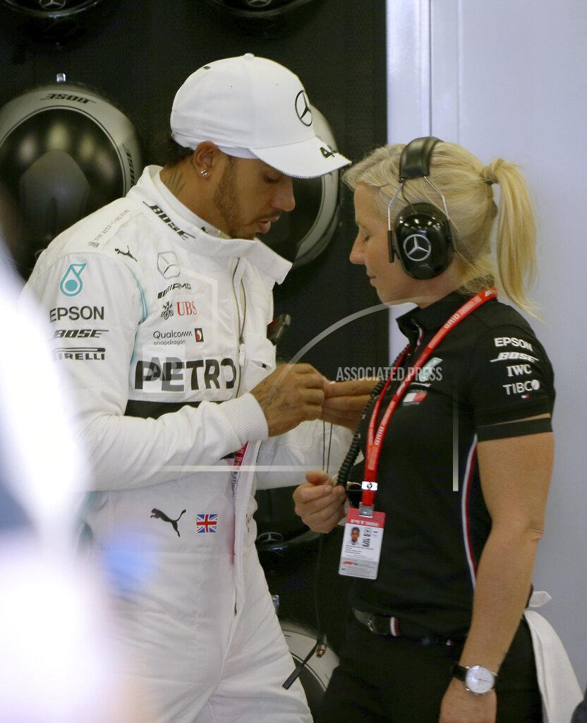 Rick Rycroft Mercedes driver Lewis Hamilton of Britain, left, prepares for the final practice session for the Australian Grand Prix in Melbourne, Australia, Saturday, March 16, 2019. The first race of the year is Sunday. (AP Photo/Rick Rycroft)