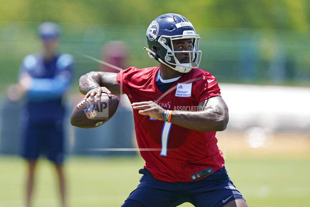 Mark Humphrey Tennessee Titans quarterback Malik Willis takes part in drills at the NFL football team's rookie minicamp Friday, May 13, 2022, in Nashville, Tenn. (AP Photo/Mark Humphrey)