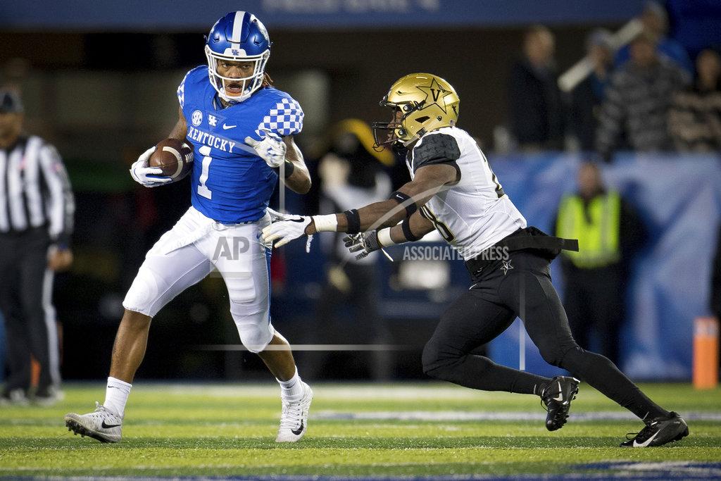 Bryan Woolston Kentucky wide receiver Lynn Bowden Jr. (1) runs past Vanderbilt defensive back Allan George (28) during the second half of an NCAA college football game in Lexington, Ky., Saturday, Oct. 20, 2018. Kentucky won, 14-7. (AP Photo/Bryan Woolston)