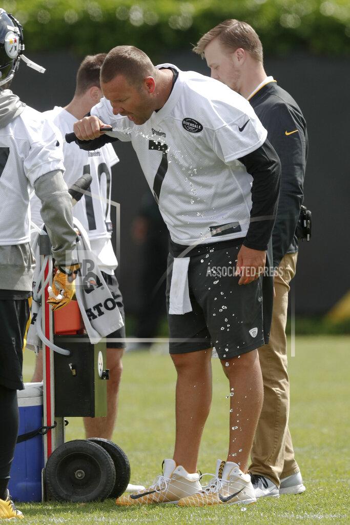 Keith Srakocic Pittsburgh Steelers quarterback Ben Roethlisberger (7) gets a drink during an NFL football practice, Tuesday, May 21, 2019, in Pittsburgh. Roethlisberger received pointed criticism from former teammates Antonio Brown and Le'Veon Bell among others during the offseason, both of whom took shots at Roethlisberger's leadership skills. Roethlisberger says the criticism bothered him but he's eager to move forward.(AP Photo/Keith Srakocic)