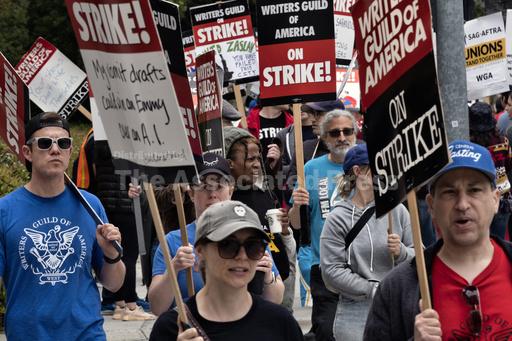 Hollywood writers at rally say they'll win as strike re... - Vimarsana News