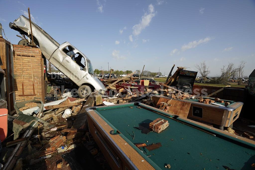 'There's nothing left': Mississippi tornado kills 25 - Vimarsana News