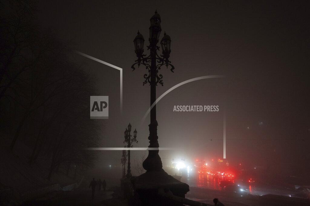 Evgeniy Maloletka People walk at the city center which lost electrical power after yesterday's Russian rocket attack in Kyiv, Ukraine, Thursday, Nov. 24, 2022. (AP Photo/Evgeniy Maloletka)