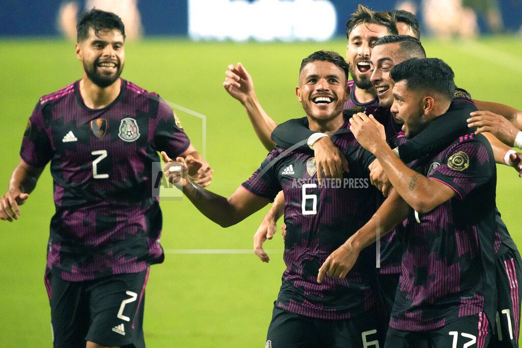 Rick Scuteri Mexico midfielder Jonathan Dos Santos (6) celebrates with teammates after scoring a goal against Honduras during the first half of a CONCACAF Gold Cup soccer match, Saturday, July 24, 2021, in Glendale, Ariz. (AP Photo/Rick Scuteri)