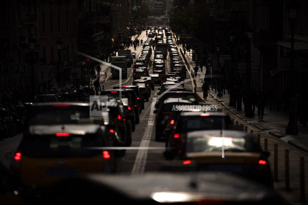Emilio Morenatti Taxi cabs move slowly blocking the traffic along one of the avenues in Barcelona downtown, Spain, Thursday, March 18, 2021. Hundreds of yellow-and-black cabs disrupted Barcelona's road traffic on Thursday to protest against the return of the ride-hailing giant Uber to the northeastern city after a 2-year hiatus. (AP Photo/Emilio Morenatti)