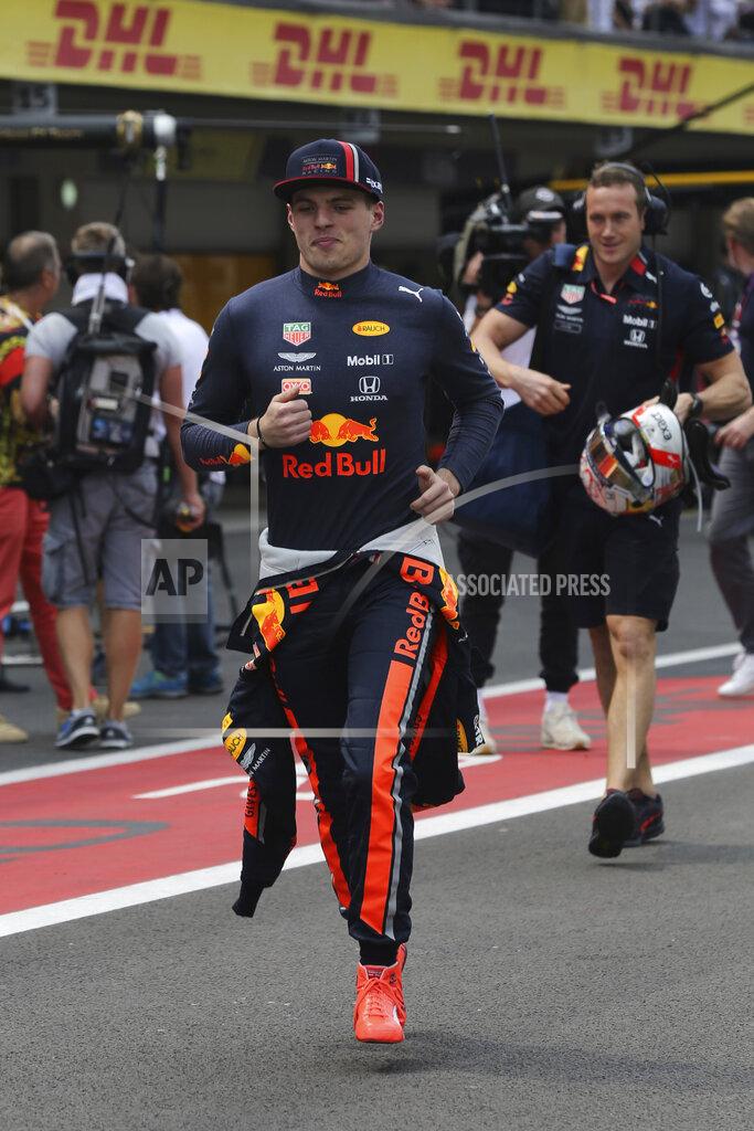 Marco Ugarte Red Bull driver Max Verstappen, of the Netherlands, runs to pit lane prior to the Formula One Mexico Grand Prix auto race at the Hermanos Rodriguez racetrack in Mexico City, Sunday, Oct. 27, 2019. (AP Photo/Marco Ugarte)