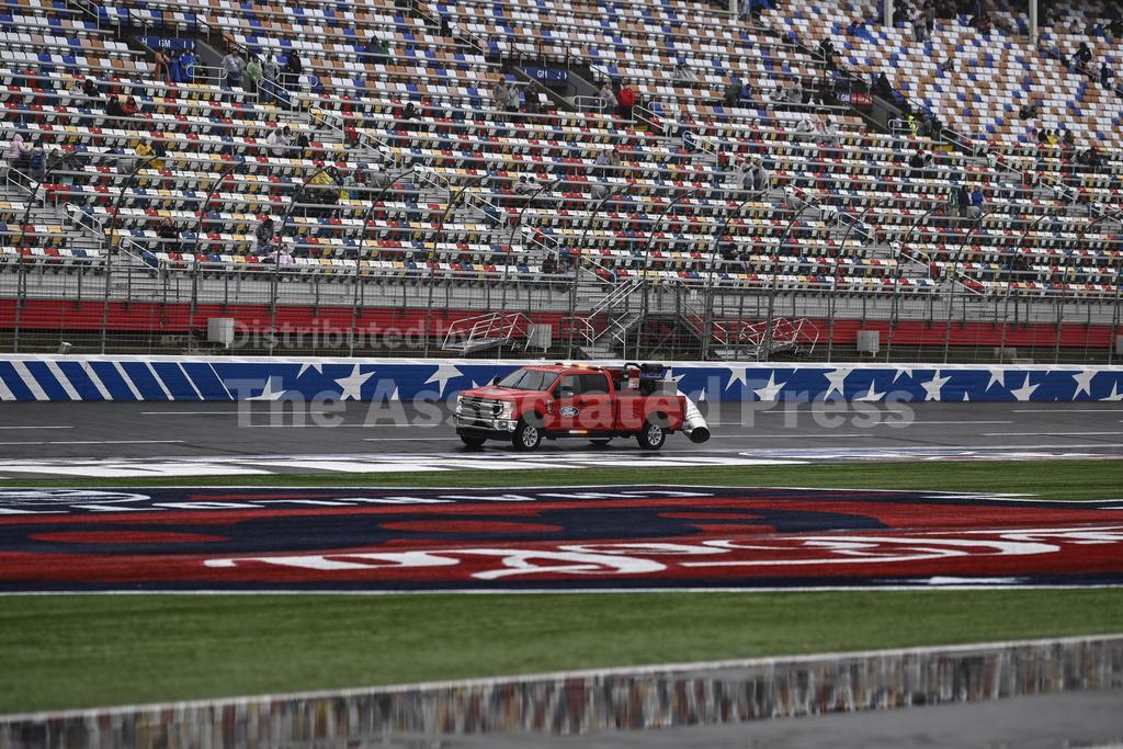 Start of CocaCola 600 delayed due to wet weather Start of CocaCola 600 delayed due to wet weather