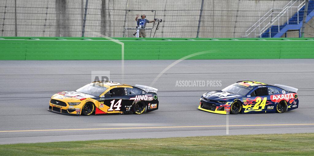 Timothy D. Easley Clint Bowyer (14) is pursued by William Byron (24) during the NASCAR Cup Series auto race at Kentucky Speedway in Sparta, Ky., Saturday, July 13, 2019. (AP Photo/Timothy D. Easley)