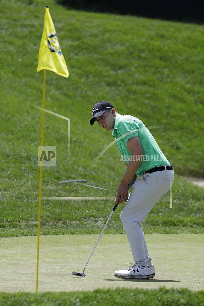 Darron Cummings Matthew Fitzpatrick, of England, putts to the ninth hole during the third round of the Memorial golf tournament, Saturday, July 18, 2020, in Dublin, Ohio. (AP Photo/Darron Cummings)