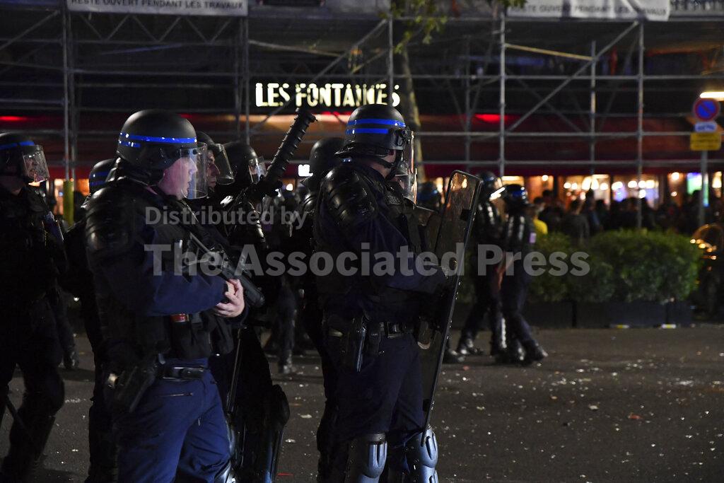 PSG Fans Clash With Police  Paris  Buy Photos  AP Images  DetailView