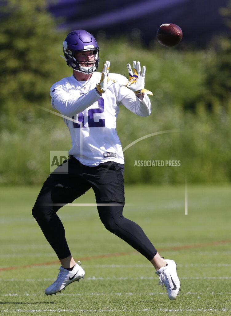 Andy Clayton-King Minnesota Vikings tight end Kyle Rudolph makes a catch during drills at the team's NFL football training facility in Eagan, Minn., Thursday, June 13, 2019. (AP Photo/Andy Clayton- King)