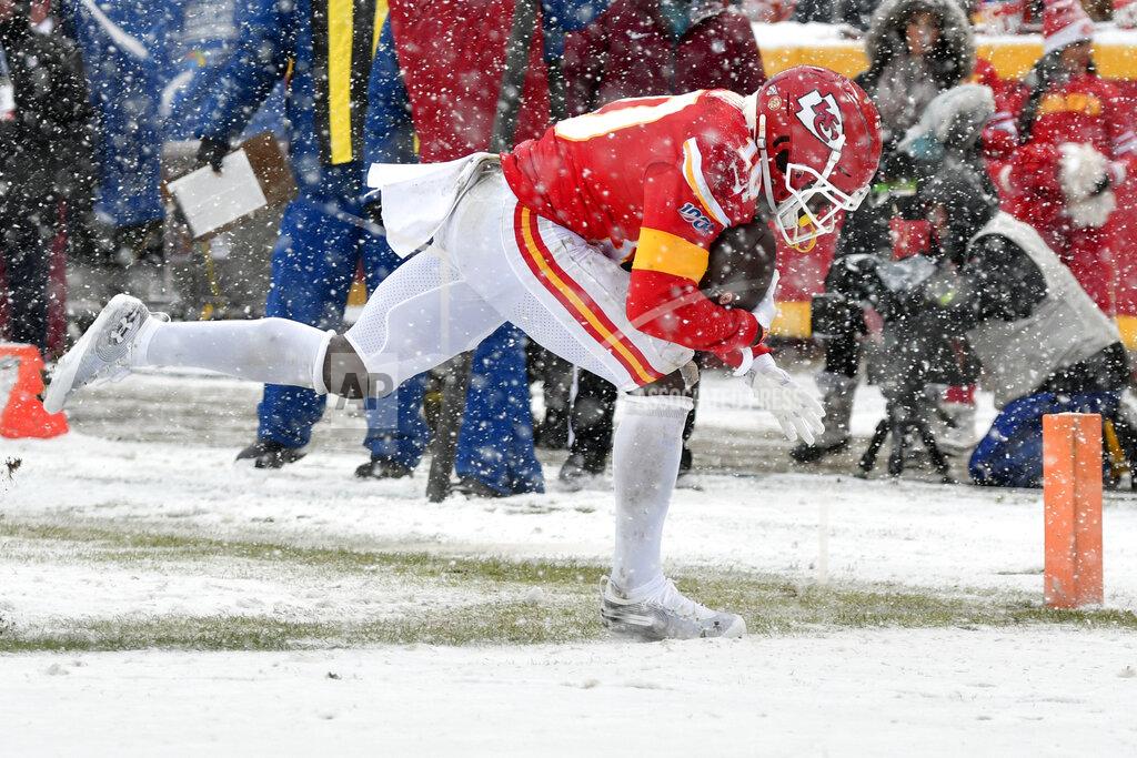 Ed Zurga Kansas City Chiefs wide receiver Tyreek Hill (10) runs for a touchdown during the second half of an NFL football game against the Denver Broncos in Kansas City, Mo., Sunday, Dec. 15, 2019. (AP Photo/Ed Zurga)